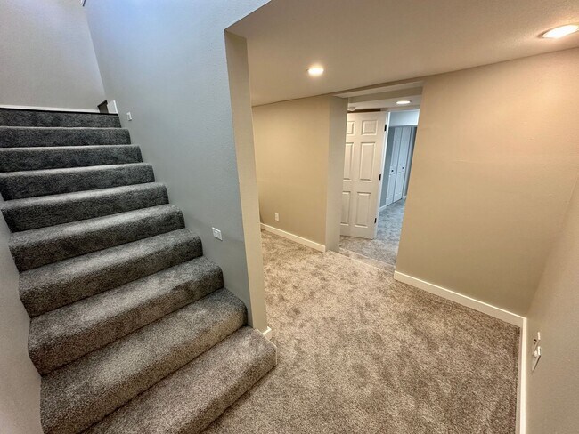 Building Photo - Come Experience the Charm of Cle Elum
