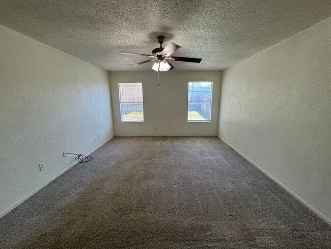 Building Photo - Nice Single Story in Saginaw Area