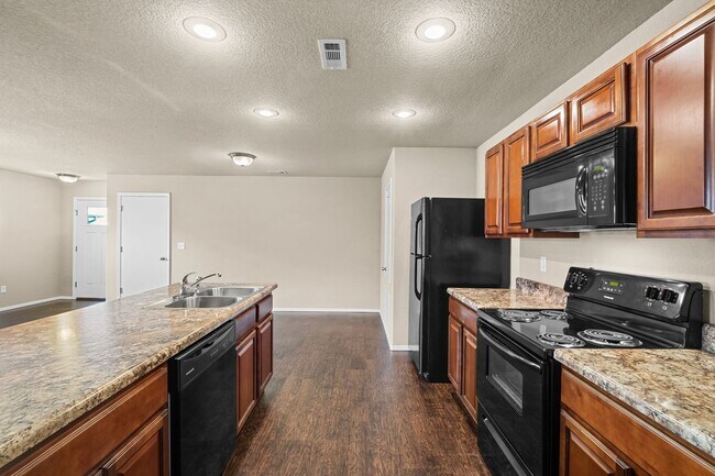 Building Photo - Beautiful and Spacious Home!