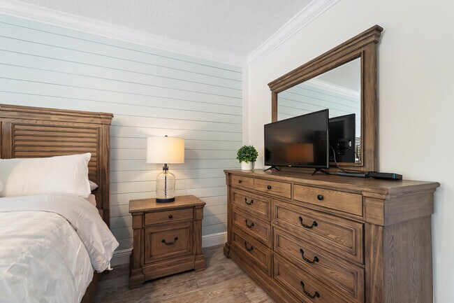 Building Photo - 275 Palm Ave