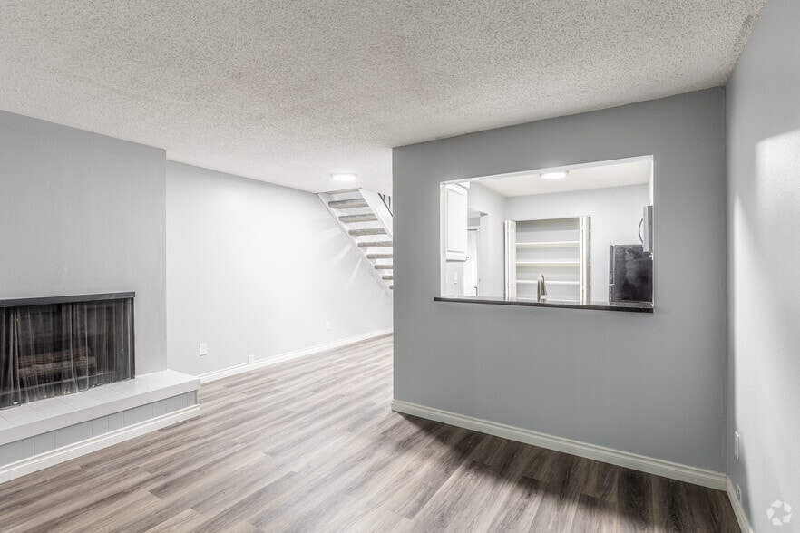 2BR TH, 1.5BA - 905SF - Living Room - Capitol Gardens