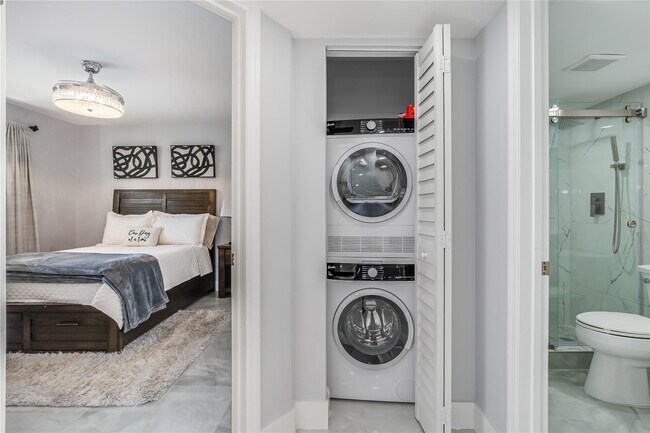 Building Photo - 9523 S Hollybrook Lake Dr