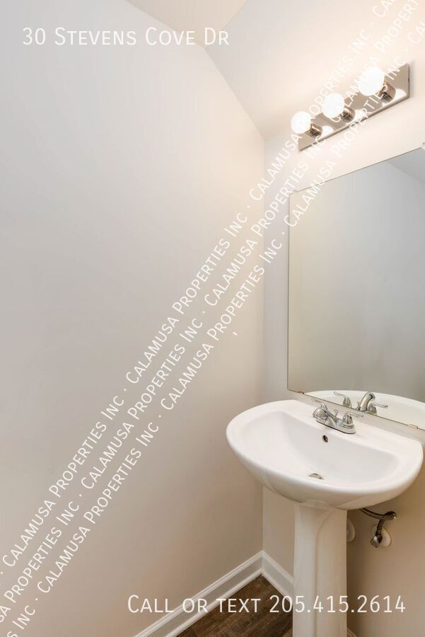 Building Photo - 30 Stevens Cv Dr