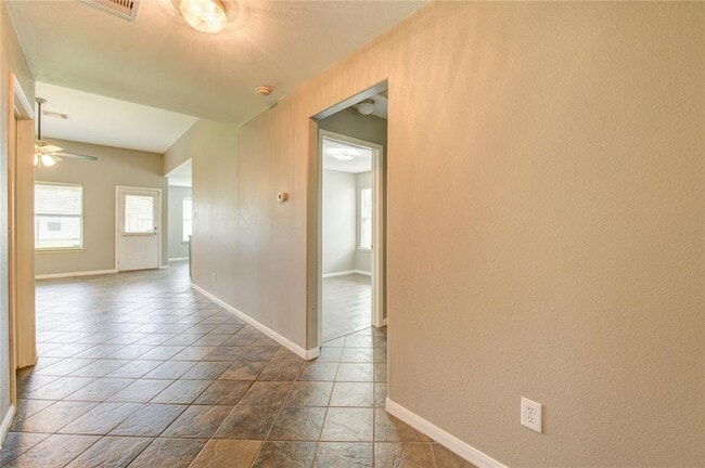 Building Photo - 6815 Dolan Bluff Ln
