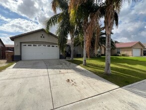 Building Photo - Southwest Bakersfield 4 Bedroom Home