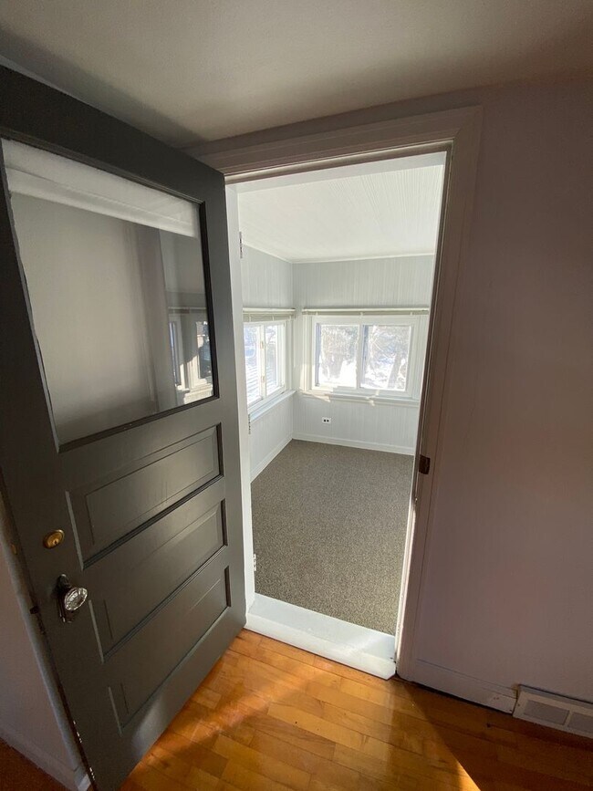 Building Photo - 2409 Omro Rd