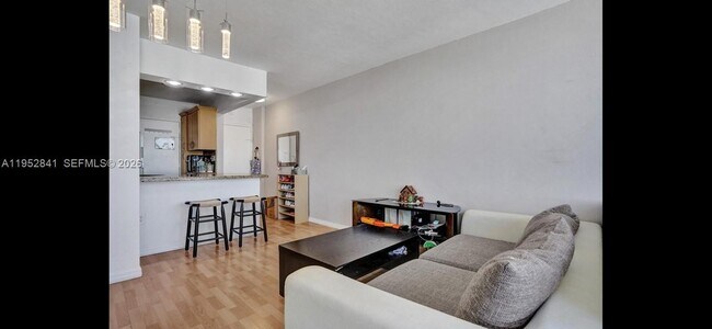 Building Photo - 2899 Collins Ave