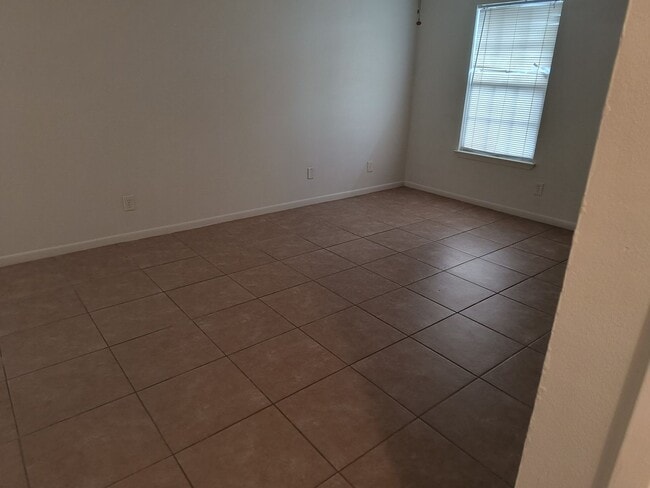 Building Photo - 3395 GreenBriar Triplex