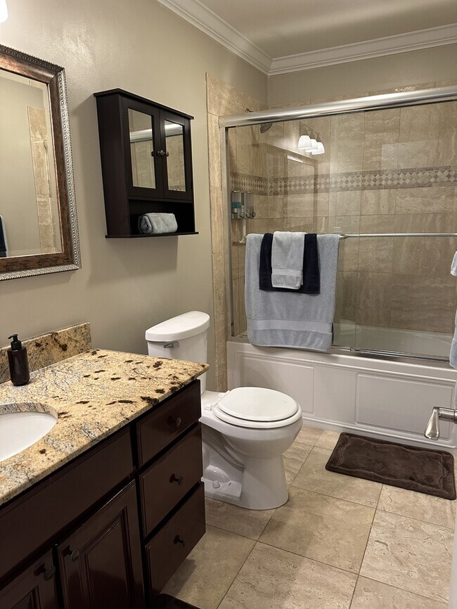 Building Photo - Waterfront 2 bedroom 2 full bath condo AVA...