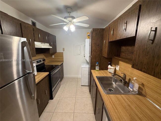 Building Photo - 7995 SW 86th St