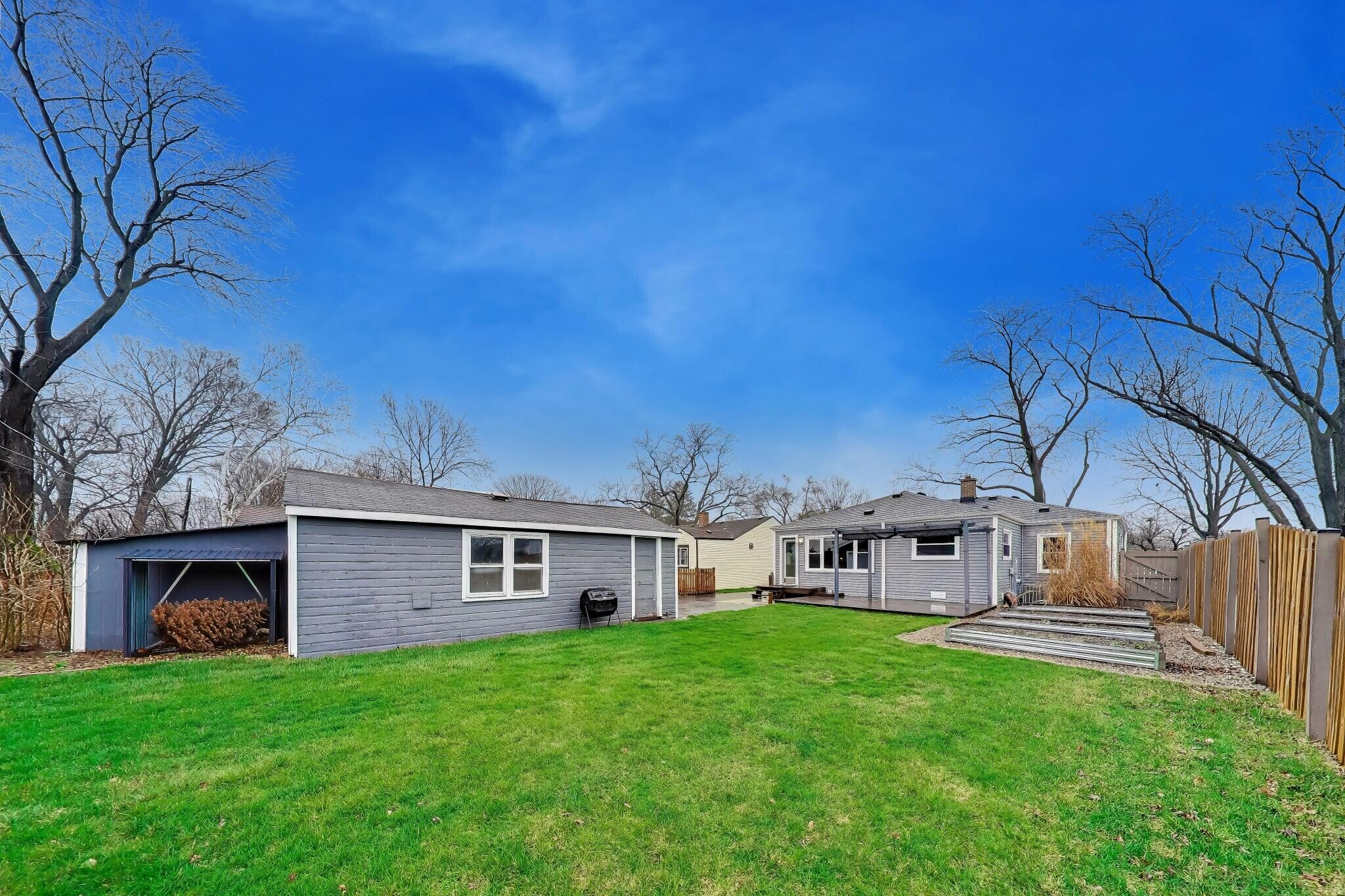 Building Photo - 306 N Schubert St