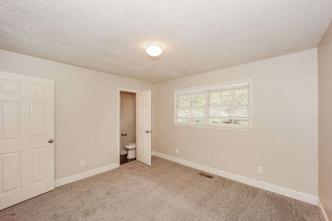 Building Photo - 2599 GA-85