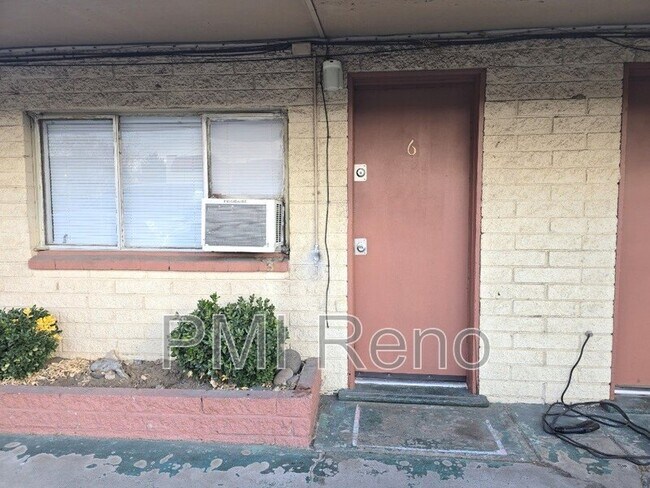 Building Photo - 140 E Victorian Ave