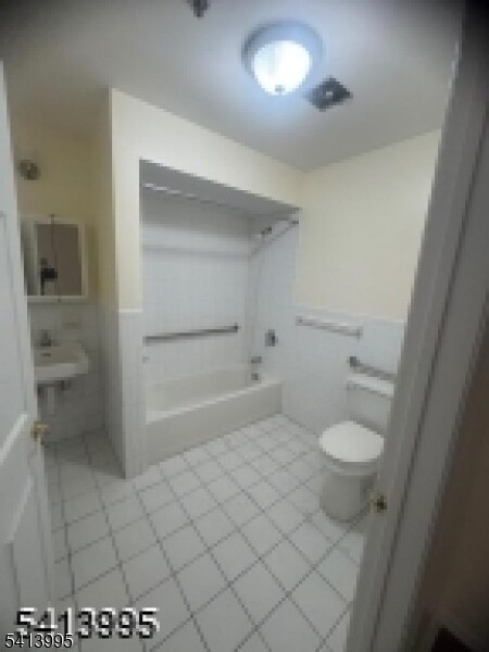 Building Photo - 620 1st Ave