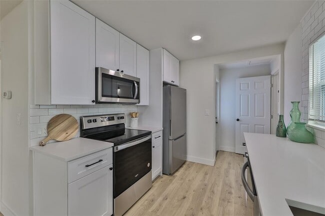 Building Photo - 875 53rd Terrace N