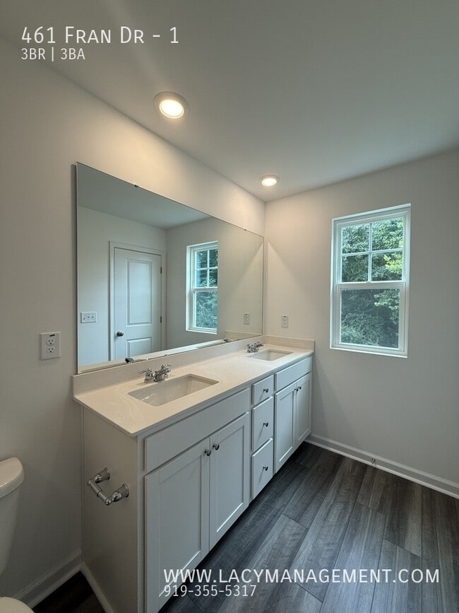 Building Photo - 461 Fran Dr