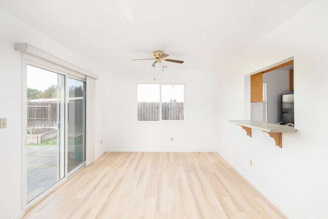 Building Photo - Lovely 3 Bedroom Home in Beautiful Los Alamos!