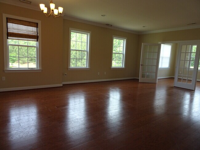 Building Photo - 802 Braemar Creek