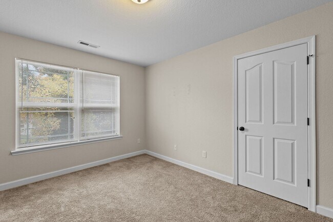 Building Photo - Dream Home Alert in Hampton!