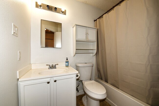 Building Photo - Spacious cozy home  |  Great location  |  2 bedroom  |  1 bath  |  1 car garage