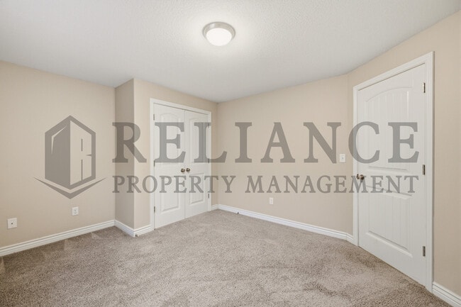 Building Photo - 2202 E Quivira Cir