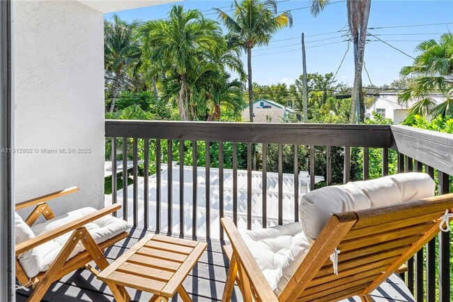 Building Photo - 1616 NE 5th St