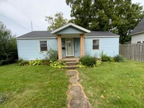 Building Photo - 913 Forrest St