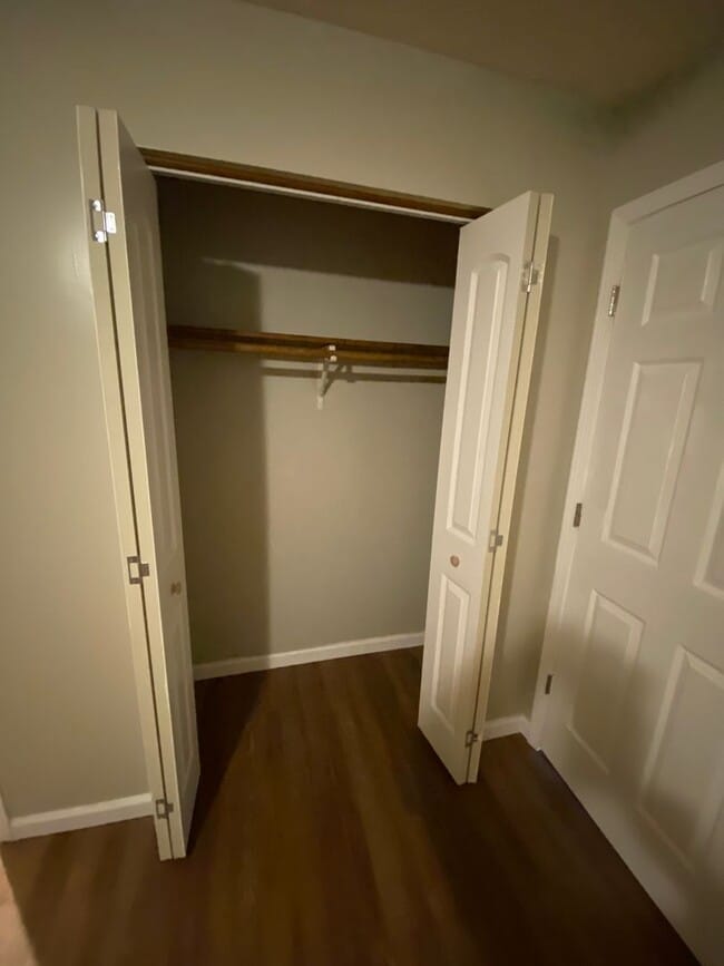 Building Photo - 131 Lake Dr