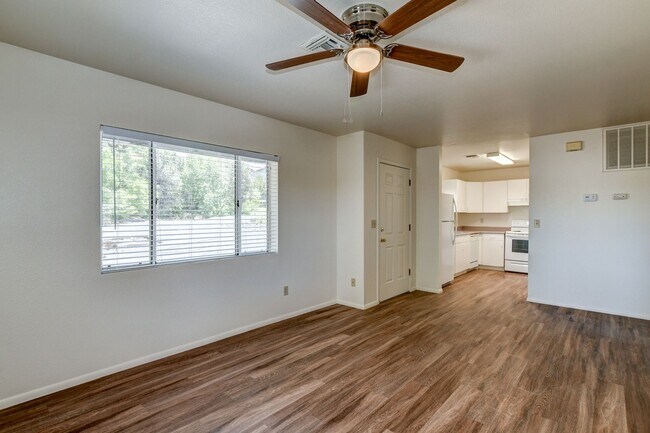 Building Photo - 114 Bradshaw Dr