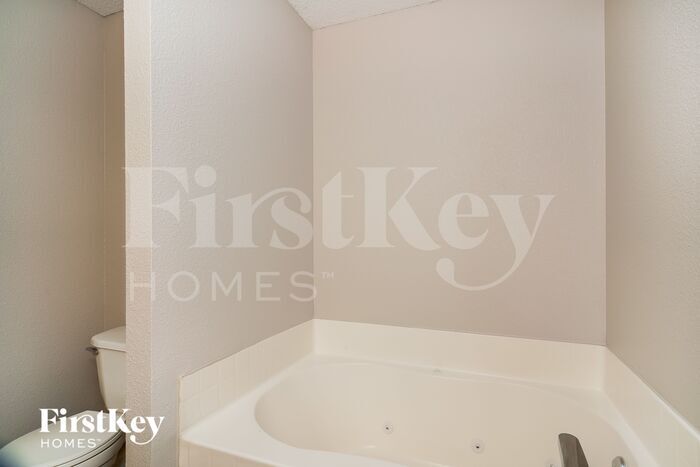 Building Photo - 8142 Corktree Dr