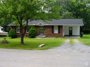 Building Photo - Recently Renovated Three Bedroom in Gallatin