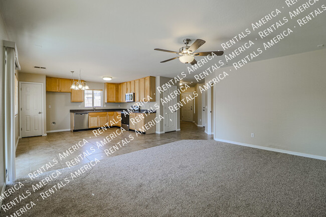 Building Photo - $500 off the 1st full month's rent with a ...