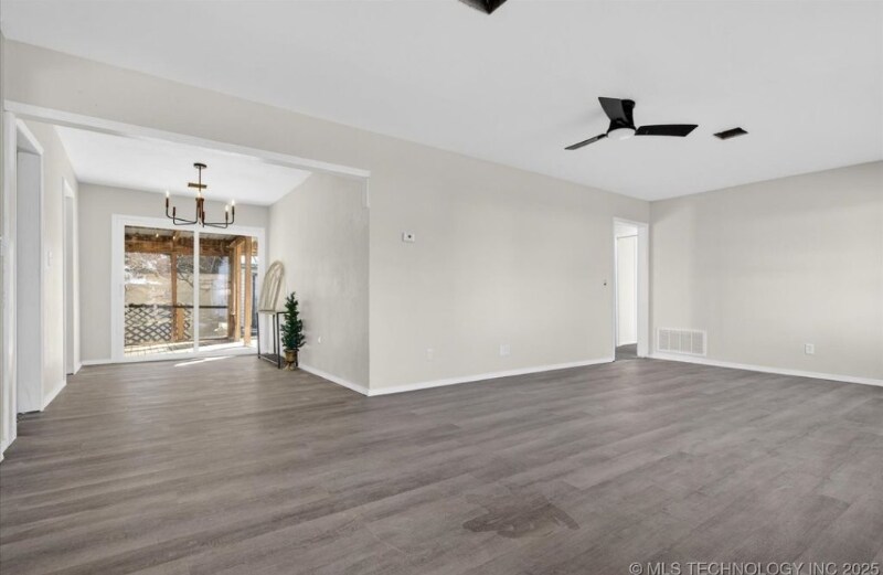 Building Photo - 508 NE Avondale Ave