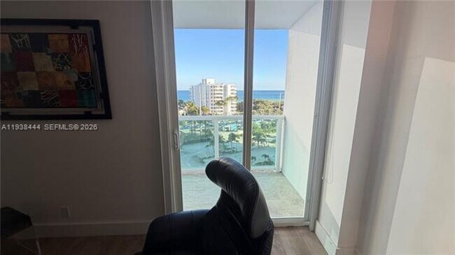 Building Photo - 100 Bayview Dr