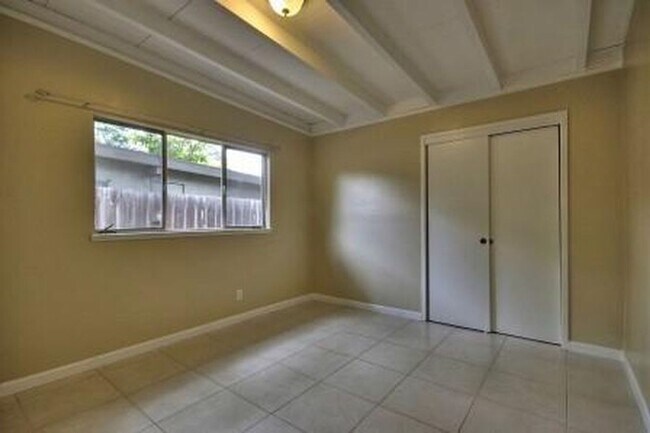 Building Photo - BEST VALUE IN PA!!  Charming Eichler, Midtown location, GREAT PA schools, EASY commute!