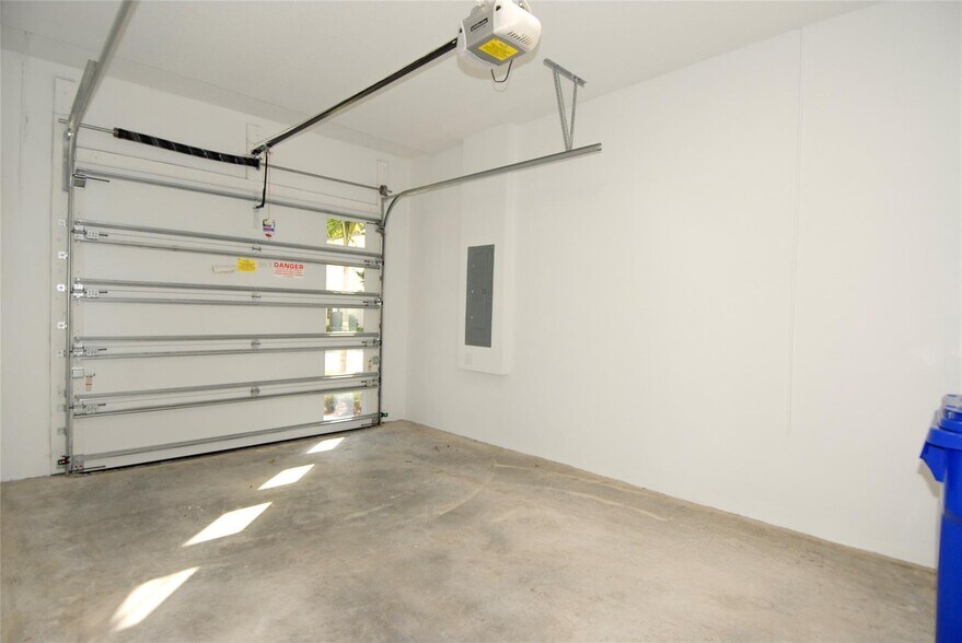 Building Photo - 1445 SW 23rd Ct