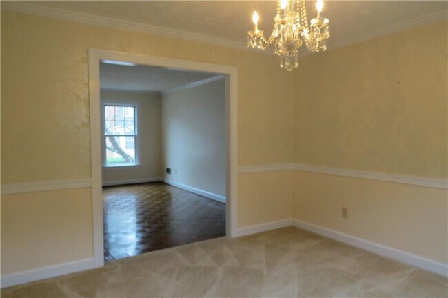 Building Photo - 3165 Henderson Walk