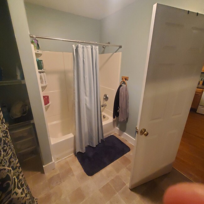 2nd floor full bath - 104 Walnut St