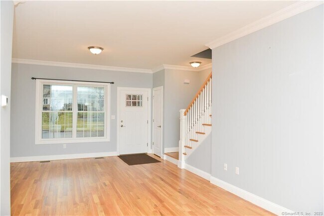 Building Photo - 17 Brookview Cir