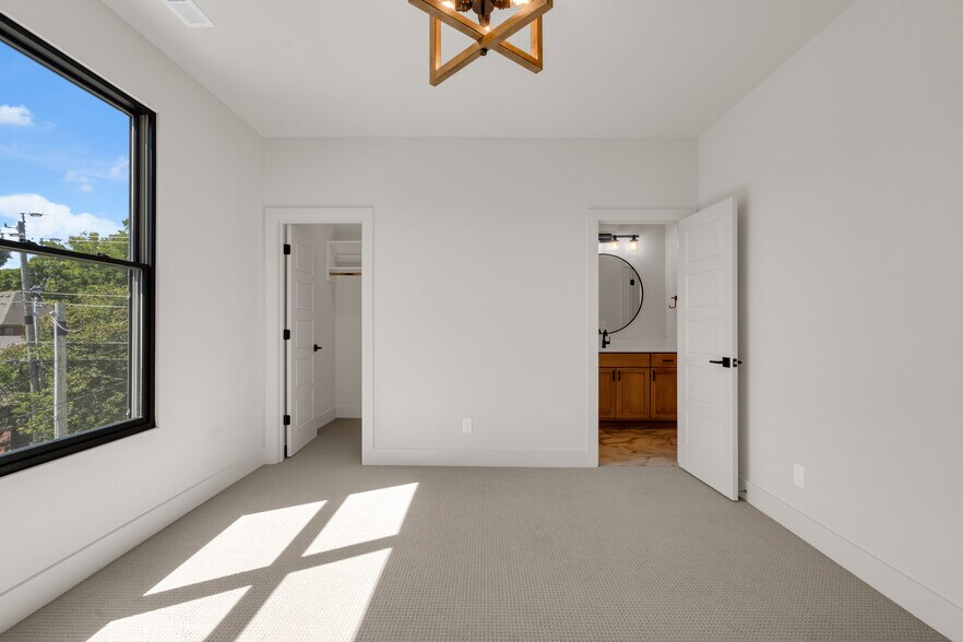 guest room - 671 E 16th St