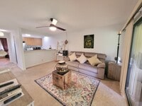 Building Photo - Available now! Maui Gardens One bedroom one bath