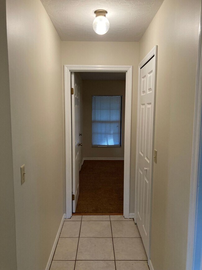 Building Photo - Charming 3 bedroom, 2 bathroom house with ...