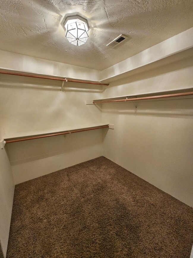 Building Photo - Lovely Central Point Home in Convenient Location