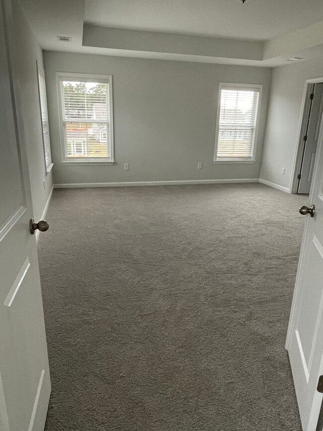 Building Photo - Lovely 5 Bedroom with 3 bathrooms in Greer!!