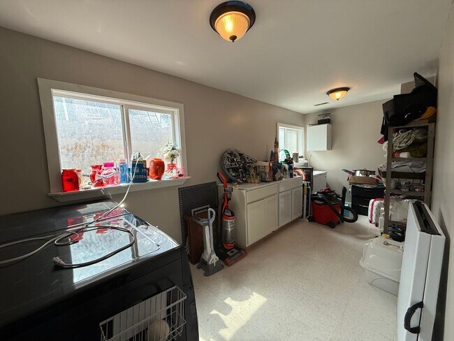 Building Photo - Modern Comfort in the Heart of West Jordan...