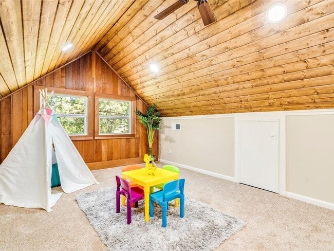 Building Photo - 18418 Lakeland Dr