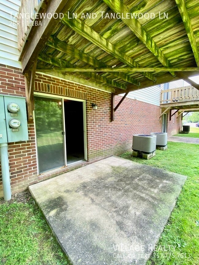 Building Photo - 442 Tanglewood Ln