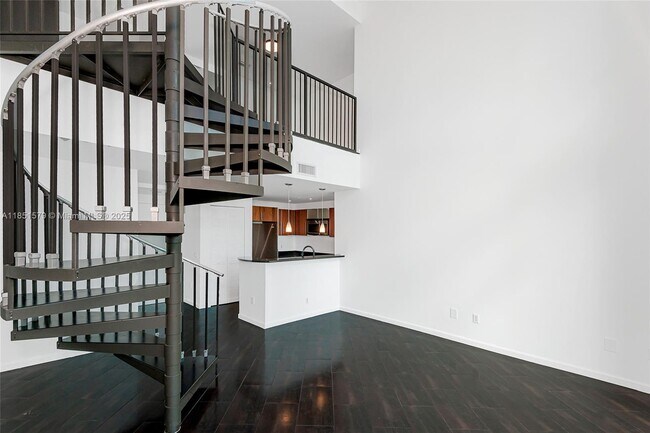 Building Photo - 300 S Biscayne Blvd
