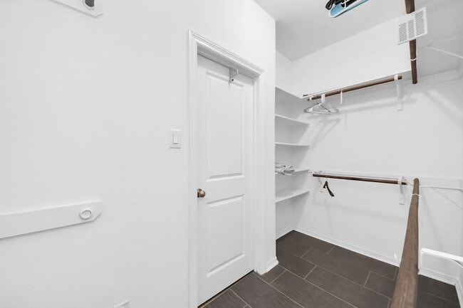 Building Photo - 2219 Bellefontaine