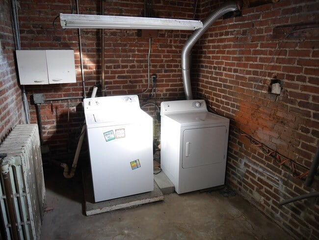 Building Photo - Corner Rowhouse Upper Unit-Canton, MD